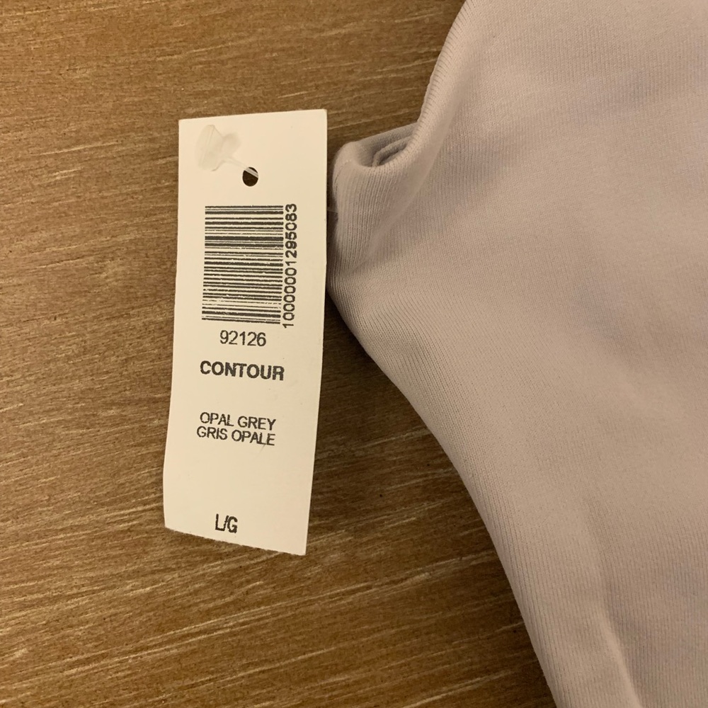 Babaton Contour V-neck Tank - Picture 2 of 8